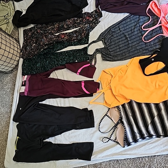 BULK LULULEMON CLOTHING SALE - Picture 3 of 8